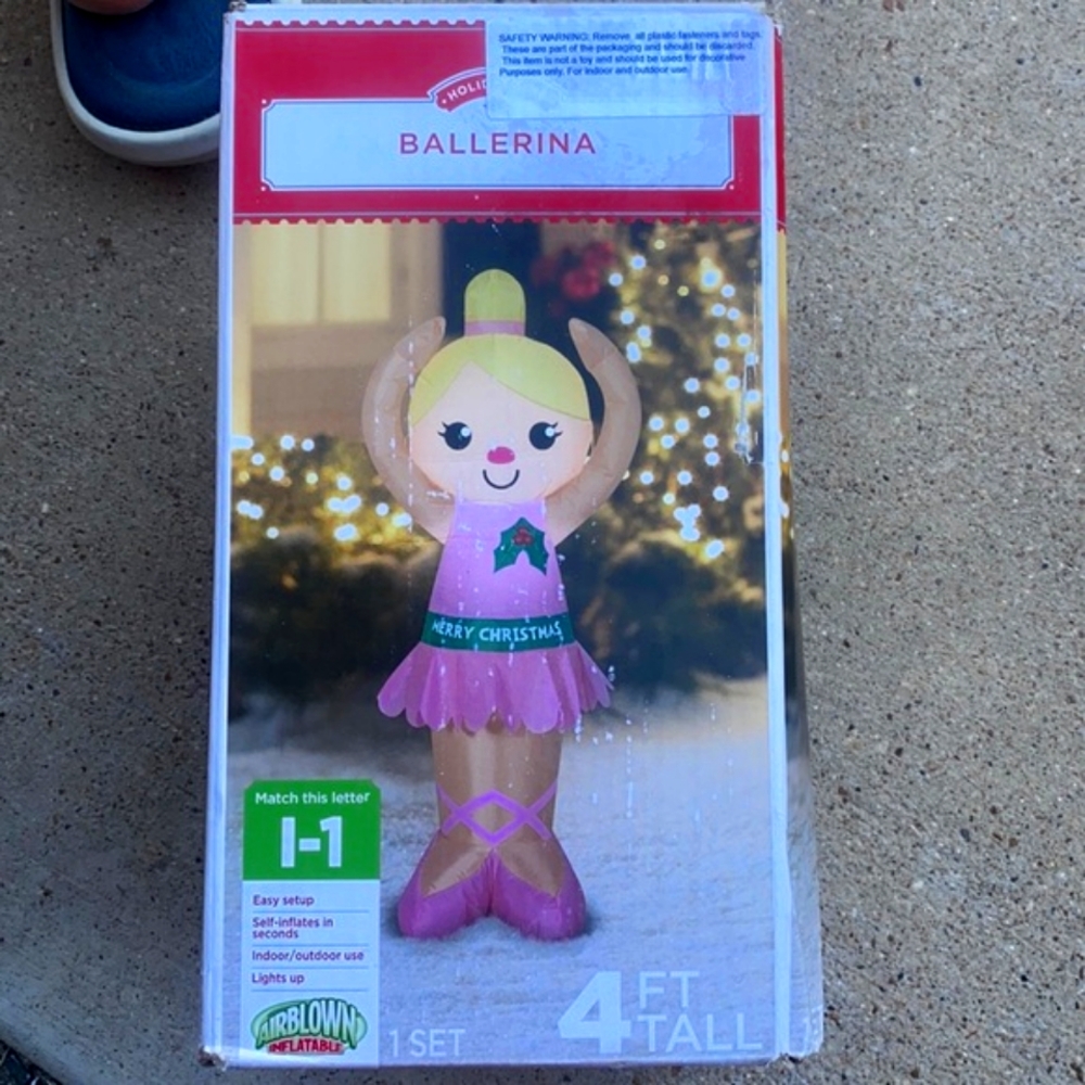New! ** 4 ft Inflatable Xmas Ballerina (Yard Decor)